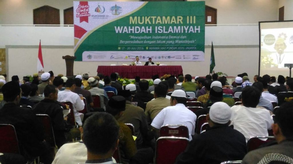 Speakers address Wahdah Islamiyah's members at the third 'muktamar' (congress) in Jakarta, July 2016. (Imam S/Kiblat.Net) Speakers address Wahdah Islamiyah's members at the third 'muktamar' (congress) in Jakarta, July 2016. (Imam S/Kiblat.Net)
