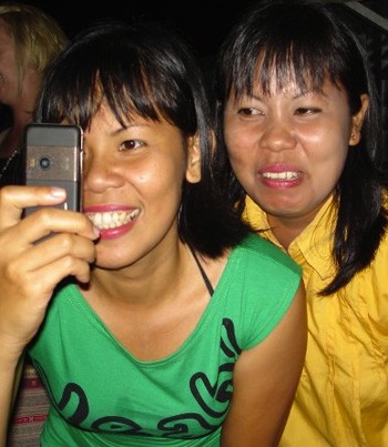 Mixed reactions as women document a community development initiative in Bangka Belitung / Nikki Edwards Women and development