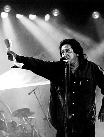 Rendra reads his poetry at a Kantata Takwa concert / Image courtesy of Burung Merak Press Rendra the Muslim