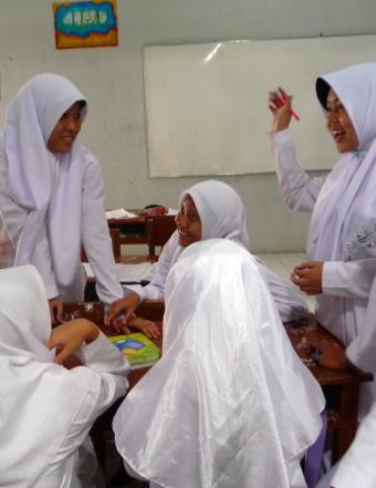 A group discussion in sociology class / Raihani Vision is not enough